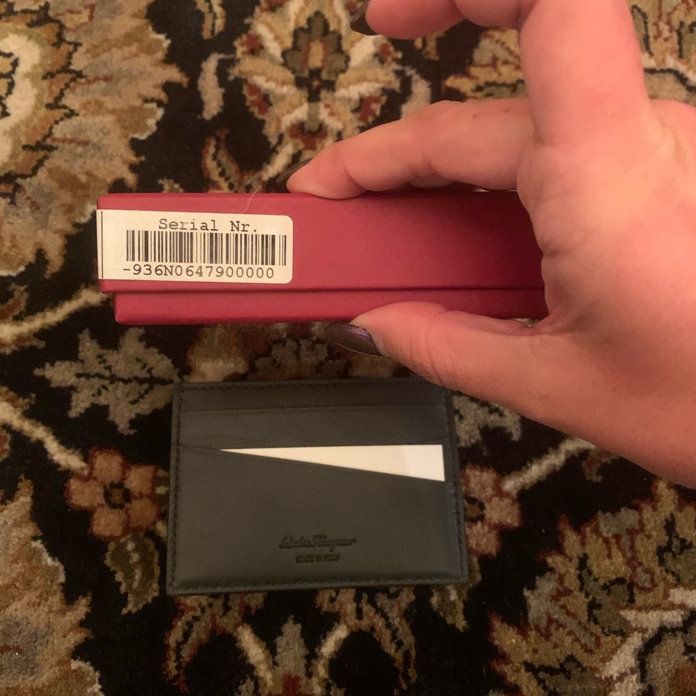 { Salvatore Ferragamo } Firenze Nero Calf Wallet - Picture 7 of 8